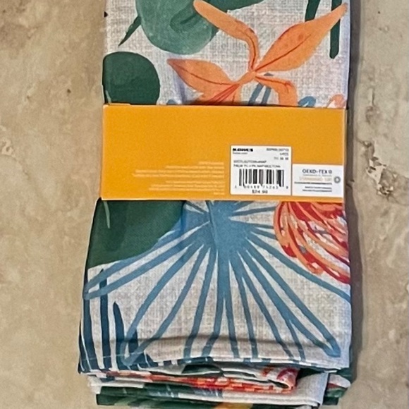 Set of 7 Placemats with 4 matching Napkins